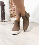 Tina Sneakers in Taupe